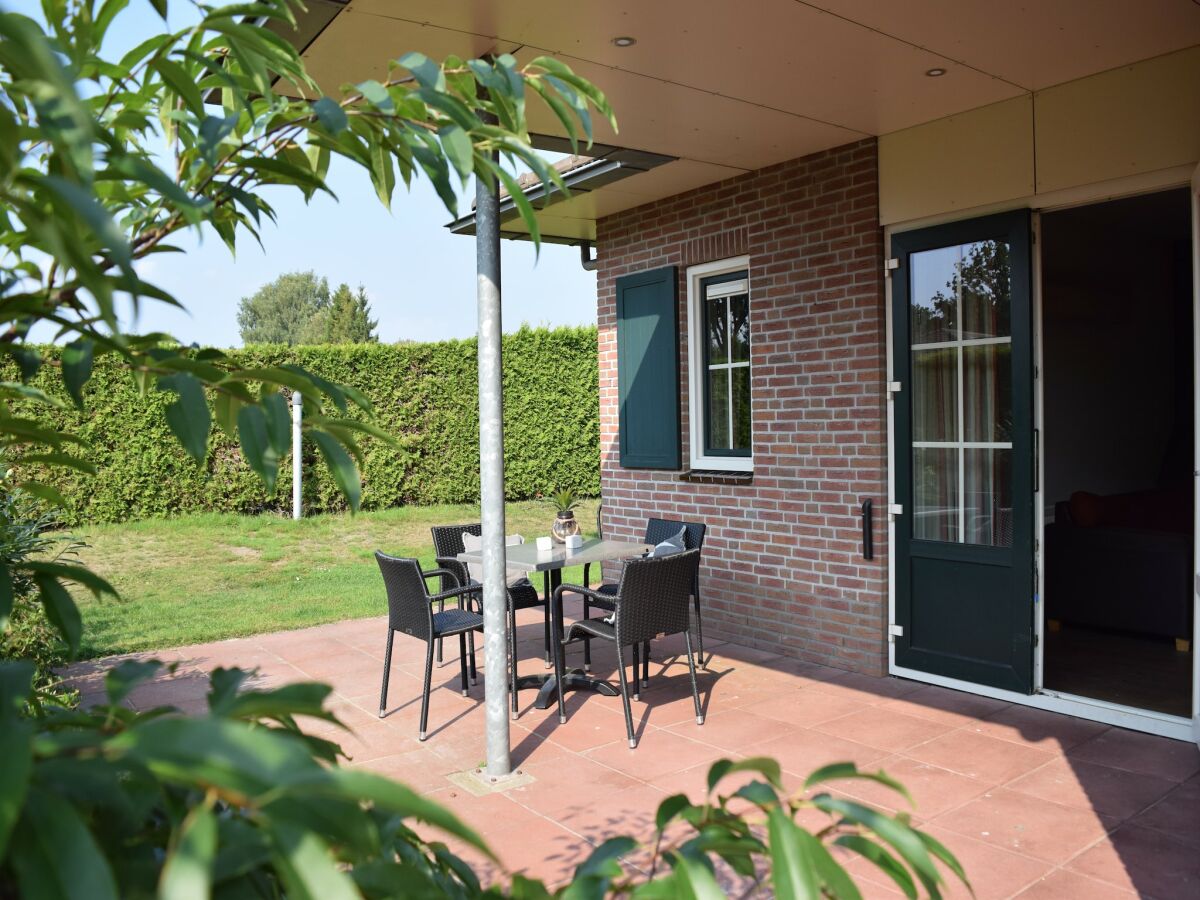 Holiday park Bungalow in Netherlands with Flexible Group Space - Outdoor photo 4