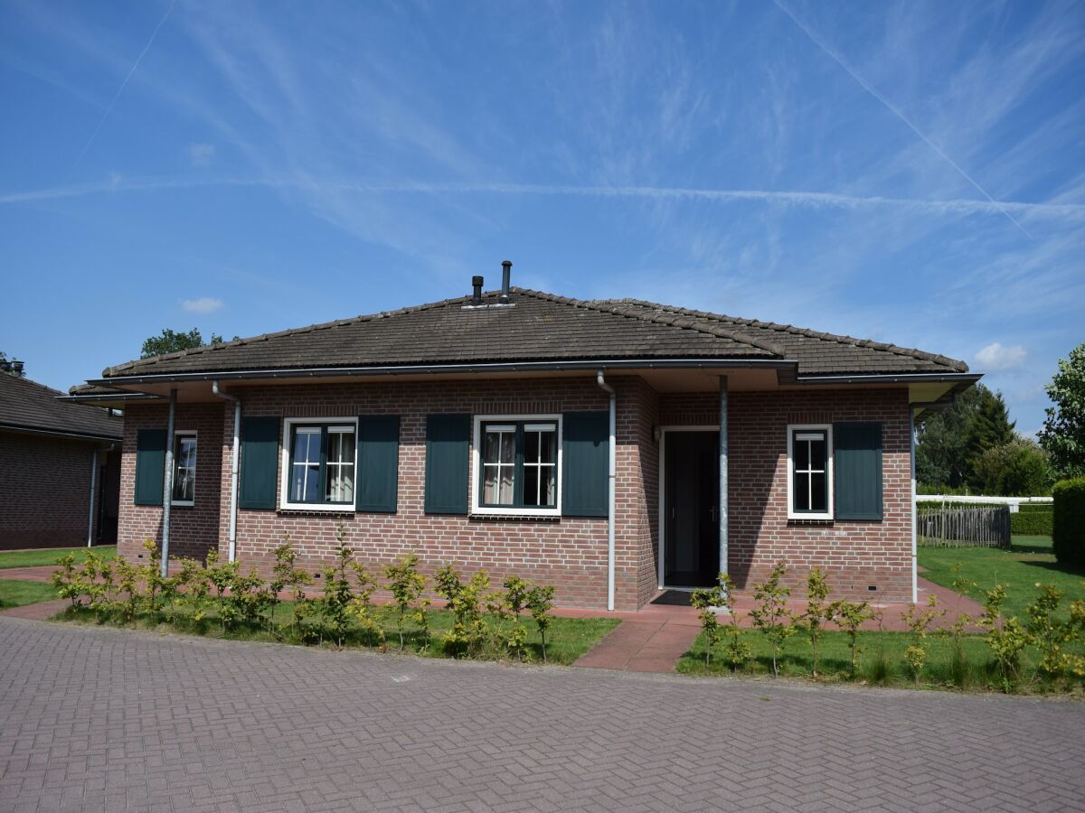 Holiday park Bungalow in Netherlands with Flexible Group Space - Outdoor photo 5
