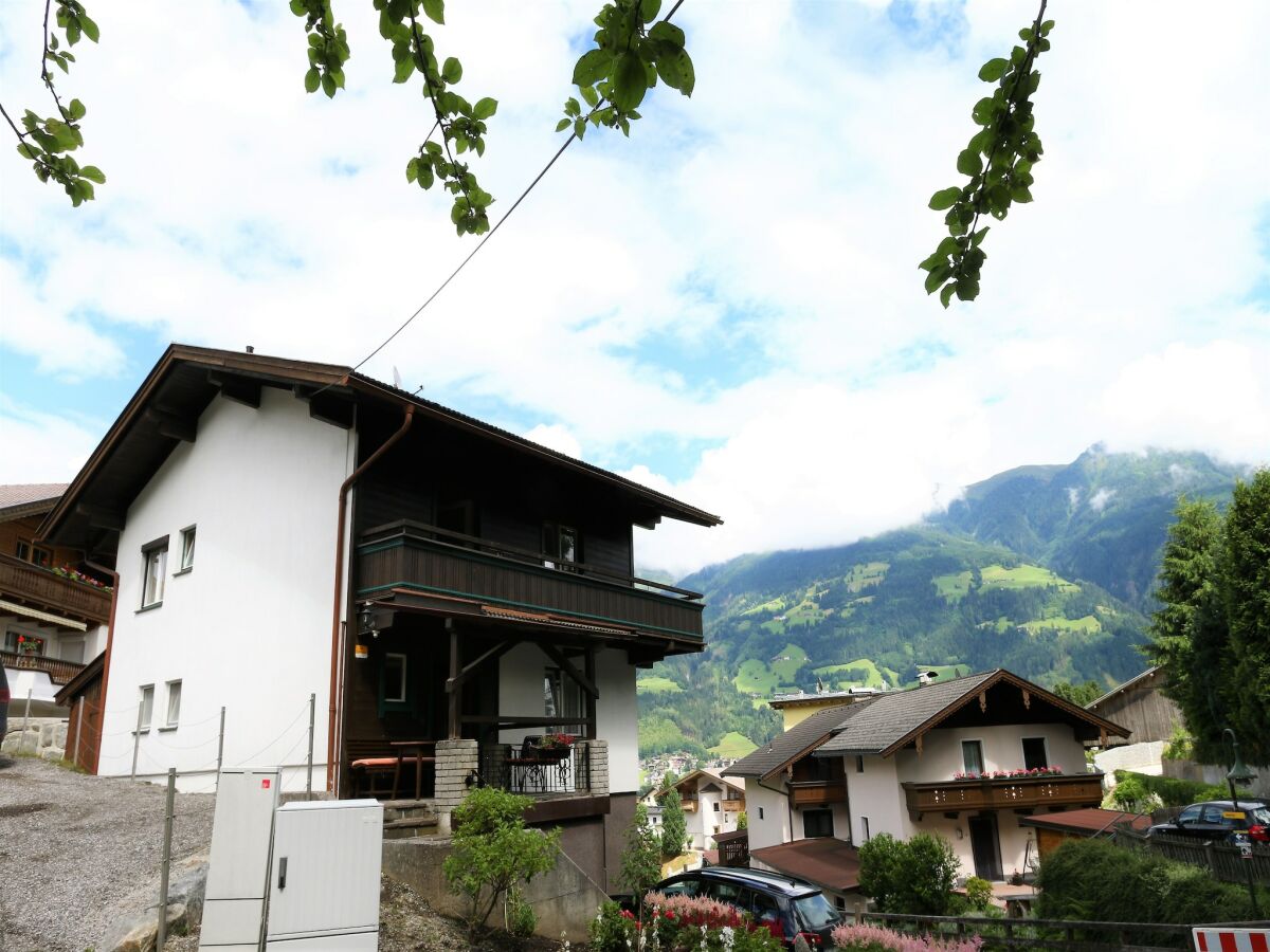 Holiday house Chalet in Fügen near Spieljochbahn - Outdoor photo 2
