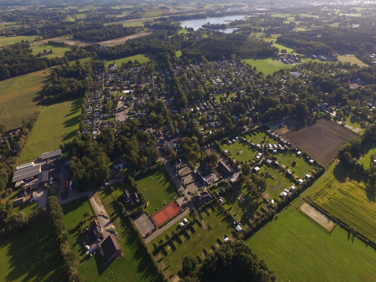 Holiday park Charmanter Gartenurlaub - Outdoor photo 2