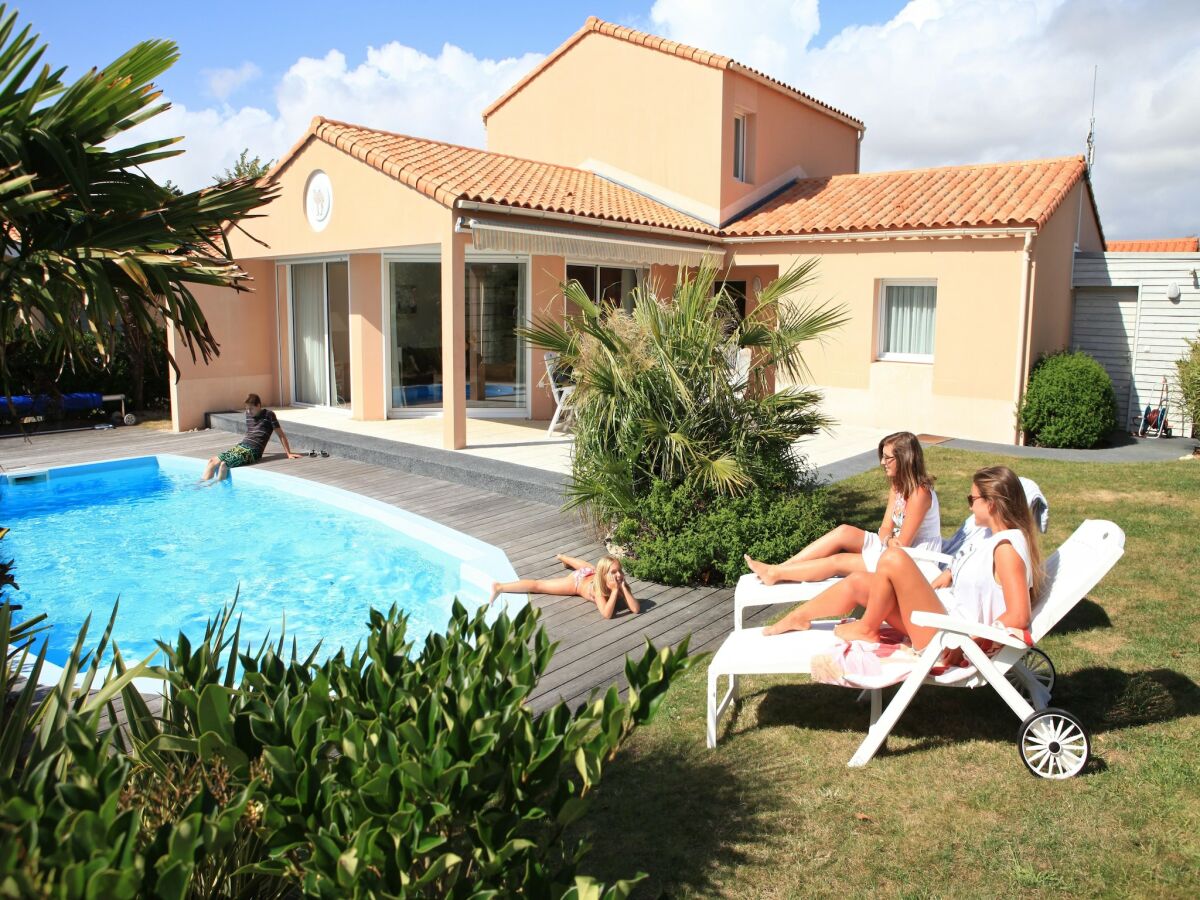Holiday park Villa in France with Private Pool & Garden - Outdoor photo 3