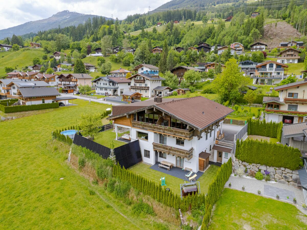 Holiday park Chalet in Neukirchen mit Bergblick
