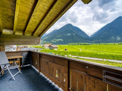 Holiday park Chalet in Neukirchen mit Bergblick - Outdoor photo 4