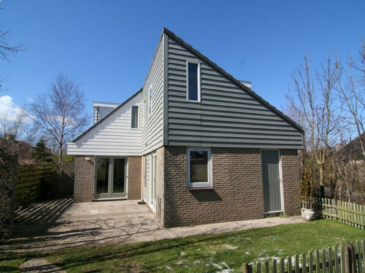 Holiday park Chalet in Texel by the Dunes & Water - Outdoor photo 3