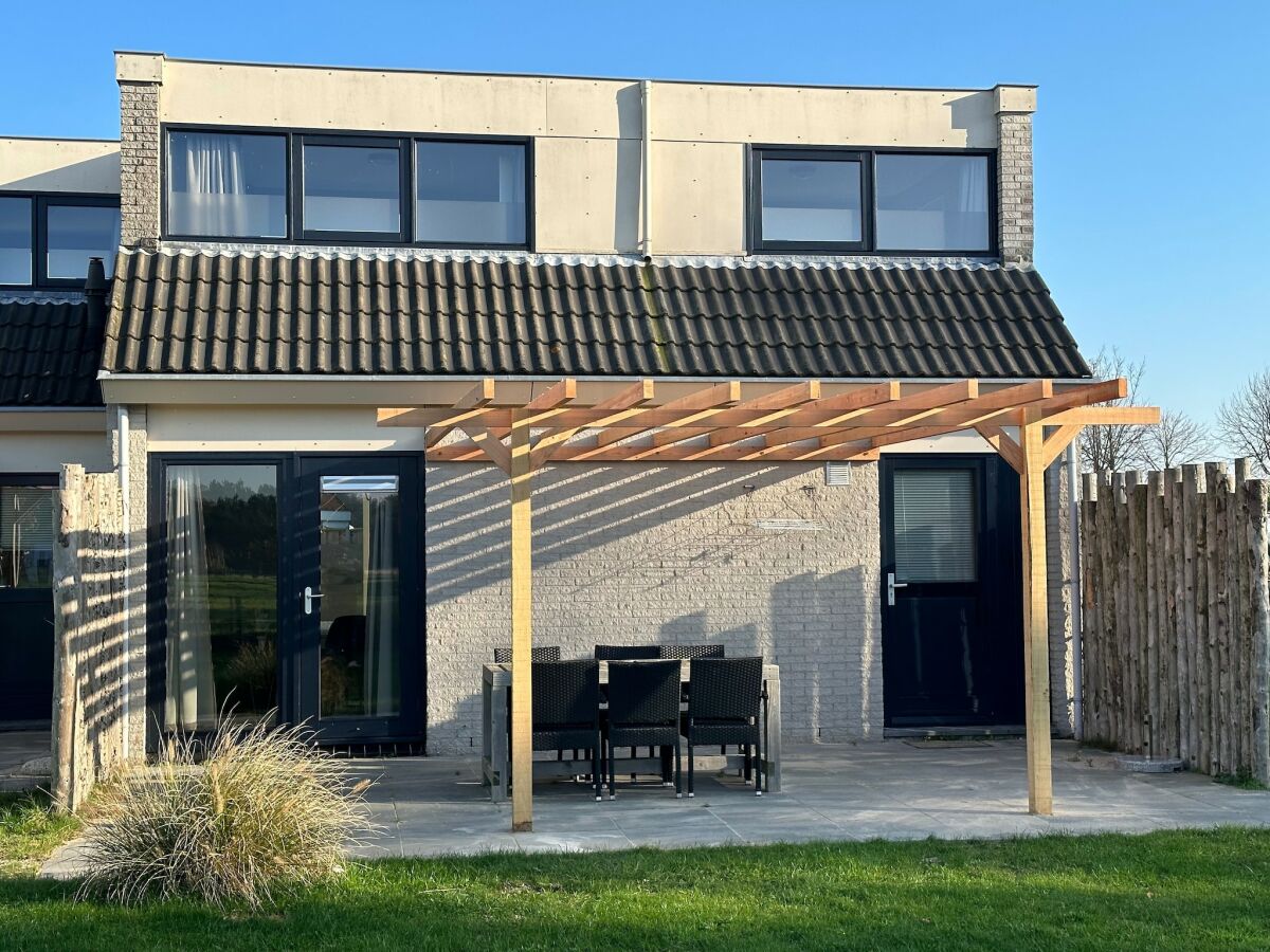 Holiday park Holiday Home on Texel Island with Terrace - Outdoor photo 2