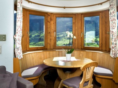 Holiday park Apartment in Matrei with view - Features photo 10