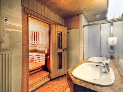 Holiday park Apartment in Matrei with view - Features photo 19