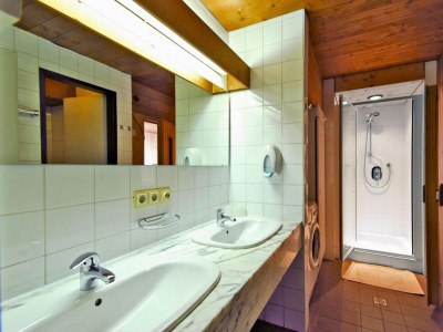 Holiday park Apartment in Matrei with ski storage - Features photo 11