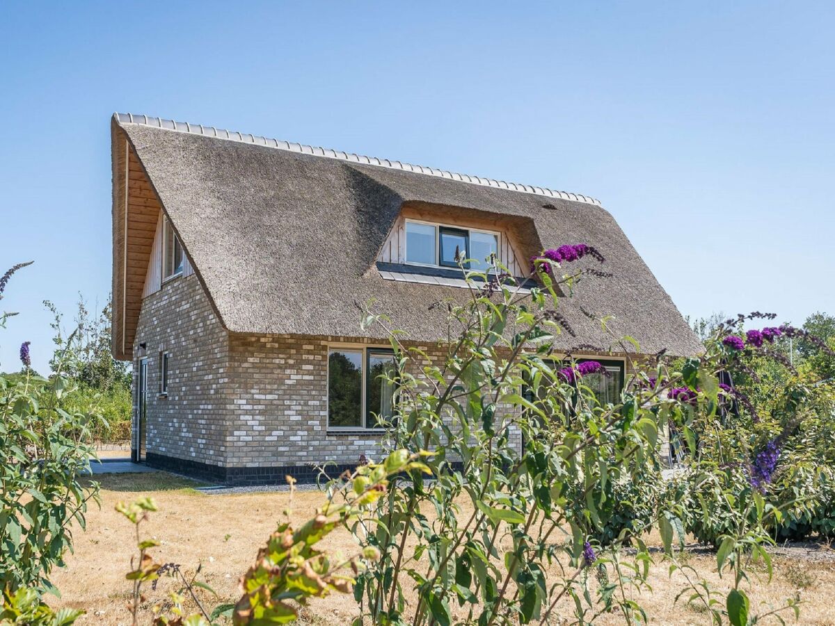 Holiday park Charming Thatched Villa in Texel