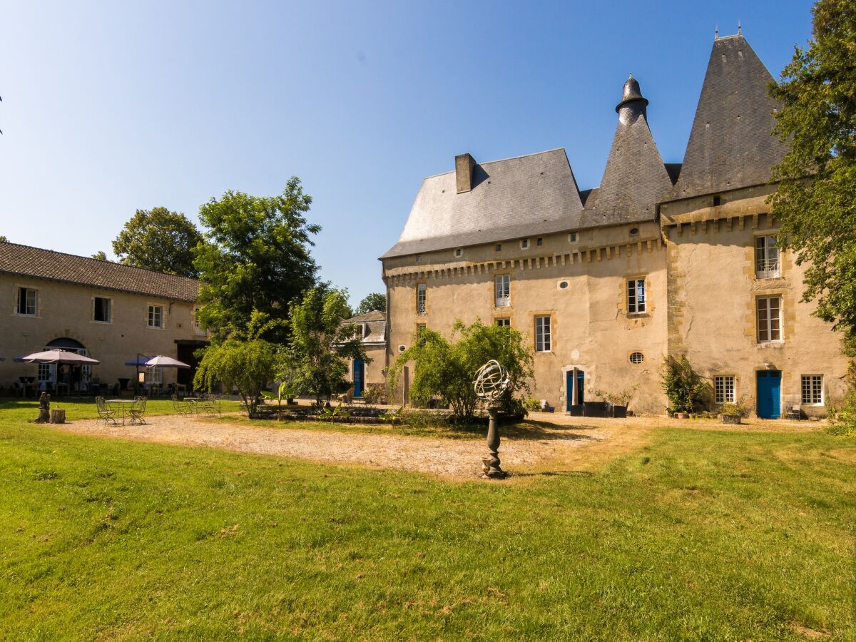 Holiday park Schloss in Chaleix mit Pool und Aussicht - Outdoor photo 5