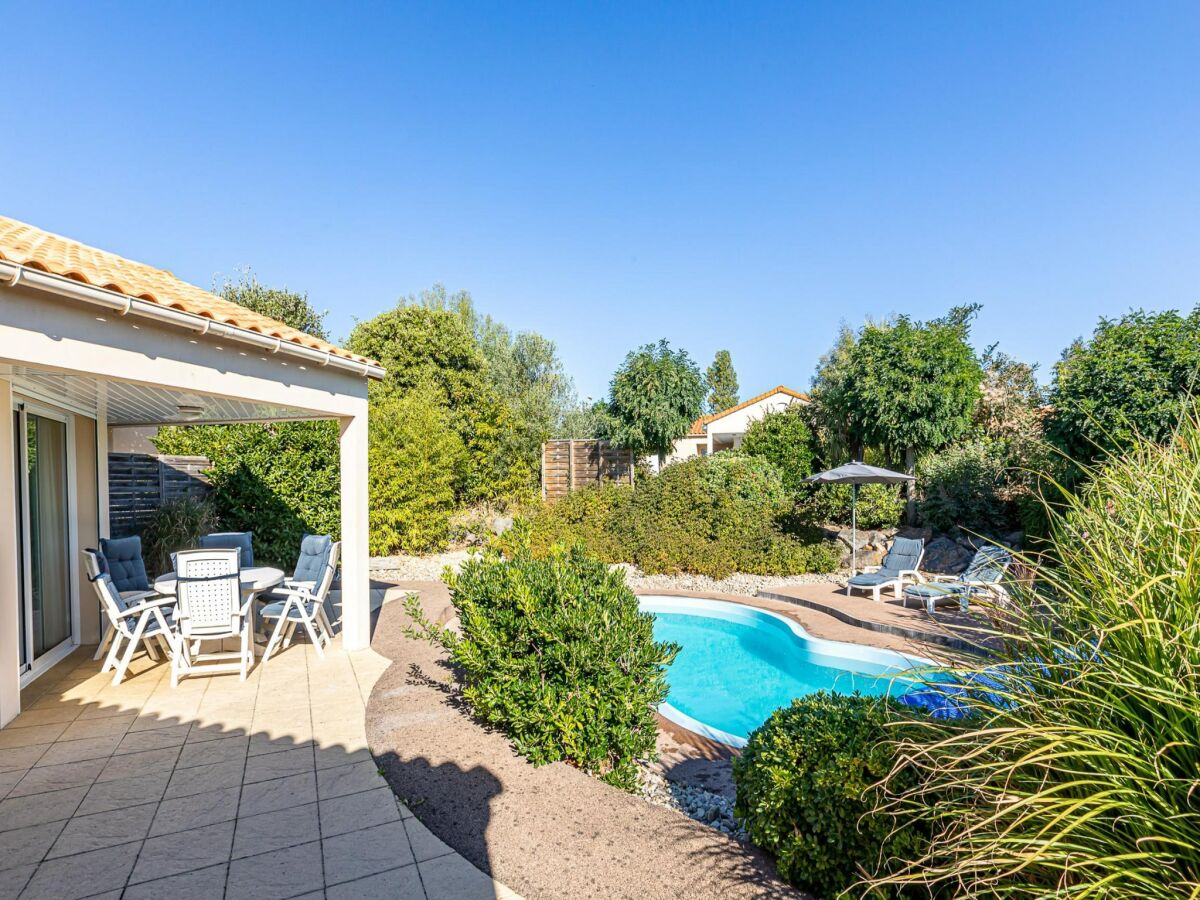 Holiday park Villa in France with Private Heated Pool - Outdoor photo 4