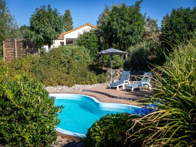 Holiday park Villa in France with Private Heated Pool - Outdoor photo 2