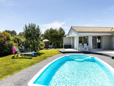 Holiday park Villa in France with Private Heated Pool - Outdoor photo 38
