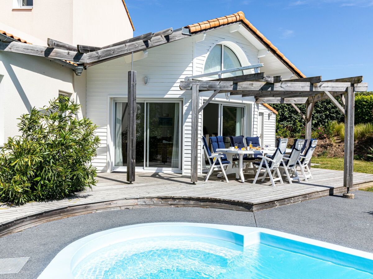 Holiday park Villa in Frankreich mit Pool und Garten - Outdoor photo 4