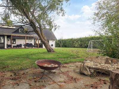 Holiday house Cozy Vacation home with hot tub - Outdoor photo 13