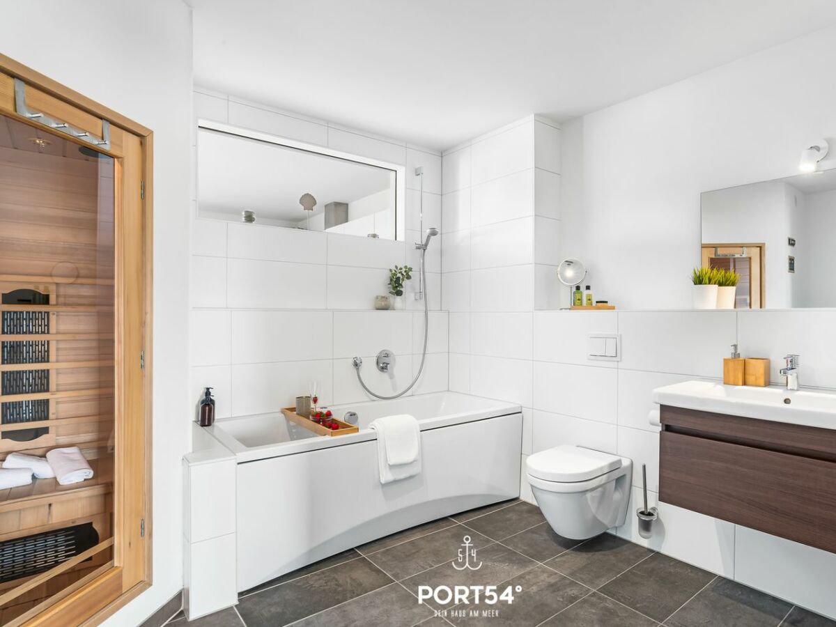 Holiday apartment Ferienwohnung Dünenpalais Olpenitz - Outdoor photo 3