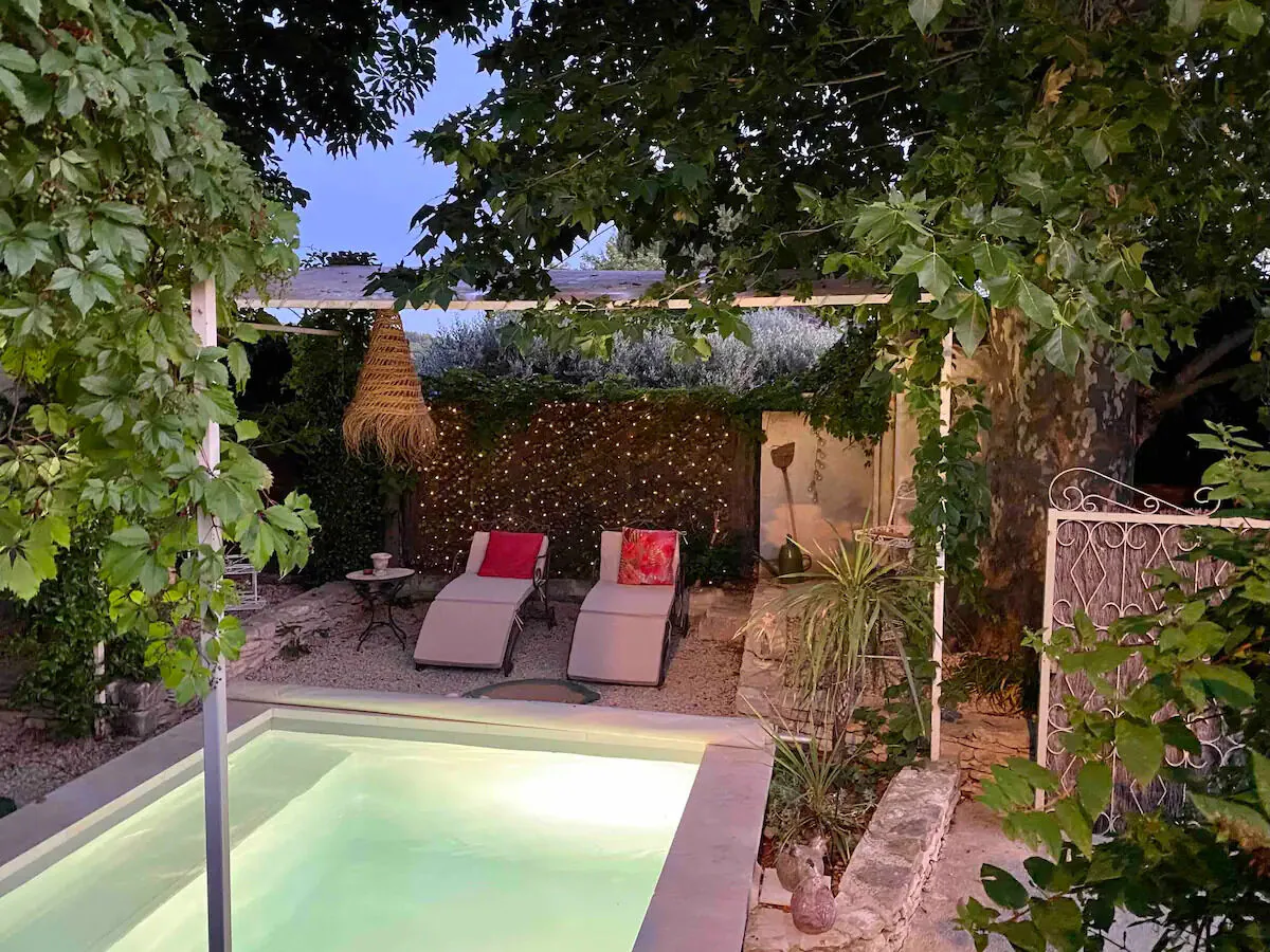 Cottage Quiet cottage with heated pool - 401 SAT