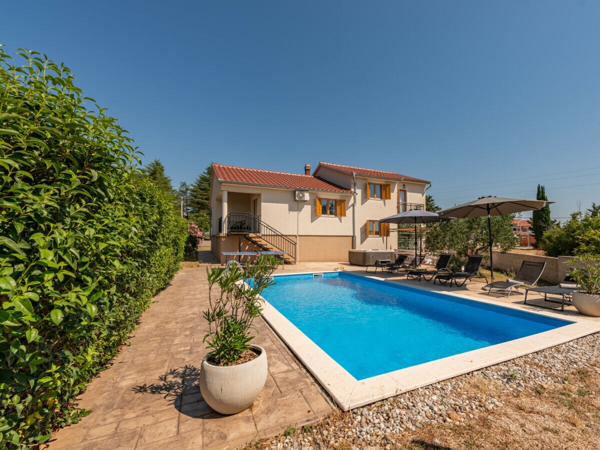 Holiday house Holiday house Tina with jacuzzi and pool - Outdoor photo 3