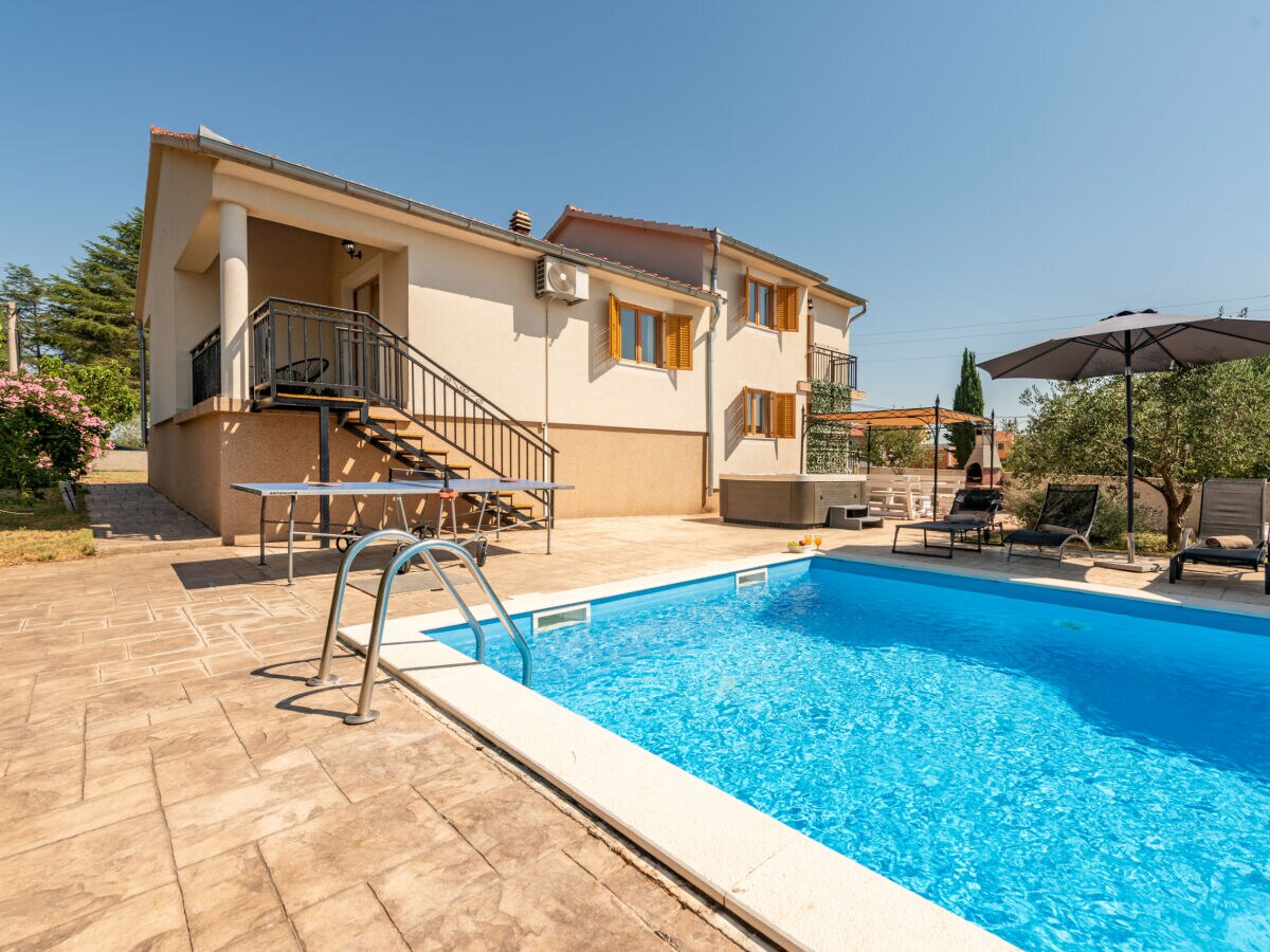 Holiday house Holiday house Tina with jacuzzi and pool - Outdoor photo 4