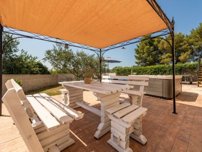 Holiday house Holiday house Tina with jacuzzi and pool - Outdoor photo 16