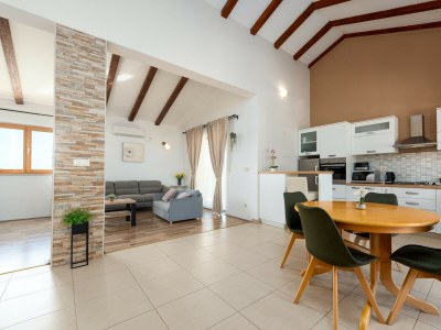 Holiday house Holiday house Tina with jacuzzi and pool - Features photo 27