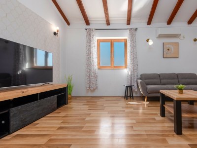 Holiday house Holiday house Tina with jacuzzi and pool - Features photo 31