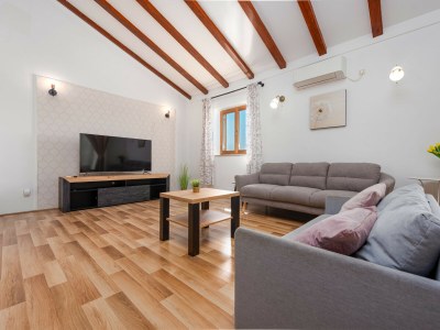 Holiday house Holiday house Tina with jacuzzi and pool - Features photo 33