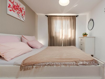 Holiday house Holiday house Tina with jacuzzi and pool - Features photo 35