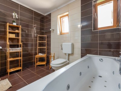 Holiday house Holiday house Tina with jacuzzi and pool - Features photo 40