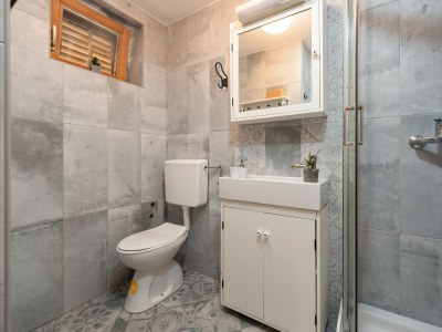 Holiday house Holiday house Tina with jacuzzi and pool - Features photo 47