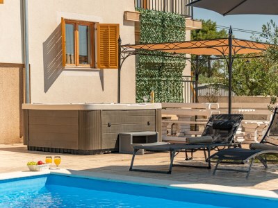 Holiday house Holiday house Tina with jacuzzi and pool - Outdoor photo 48