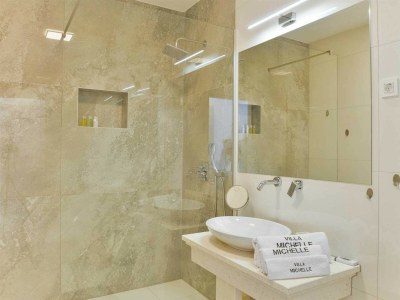 Villa Luxury Villa Michele with heated pool - Features photo 42