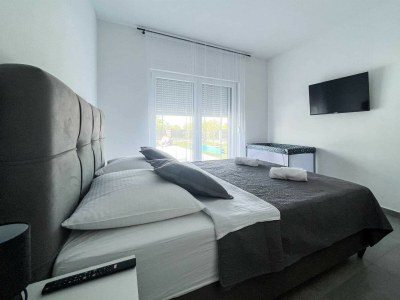 Villa Ela with heated pool - Features photo 30