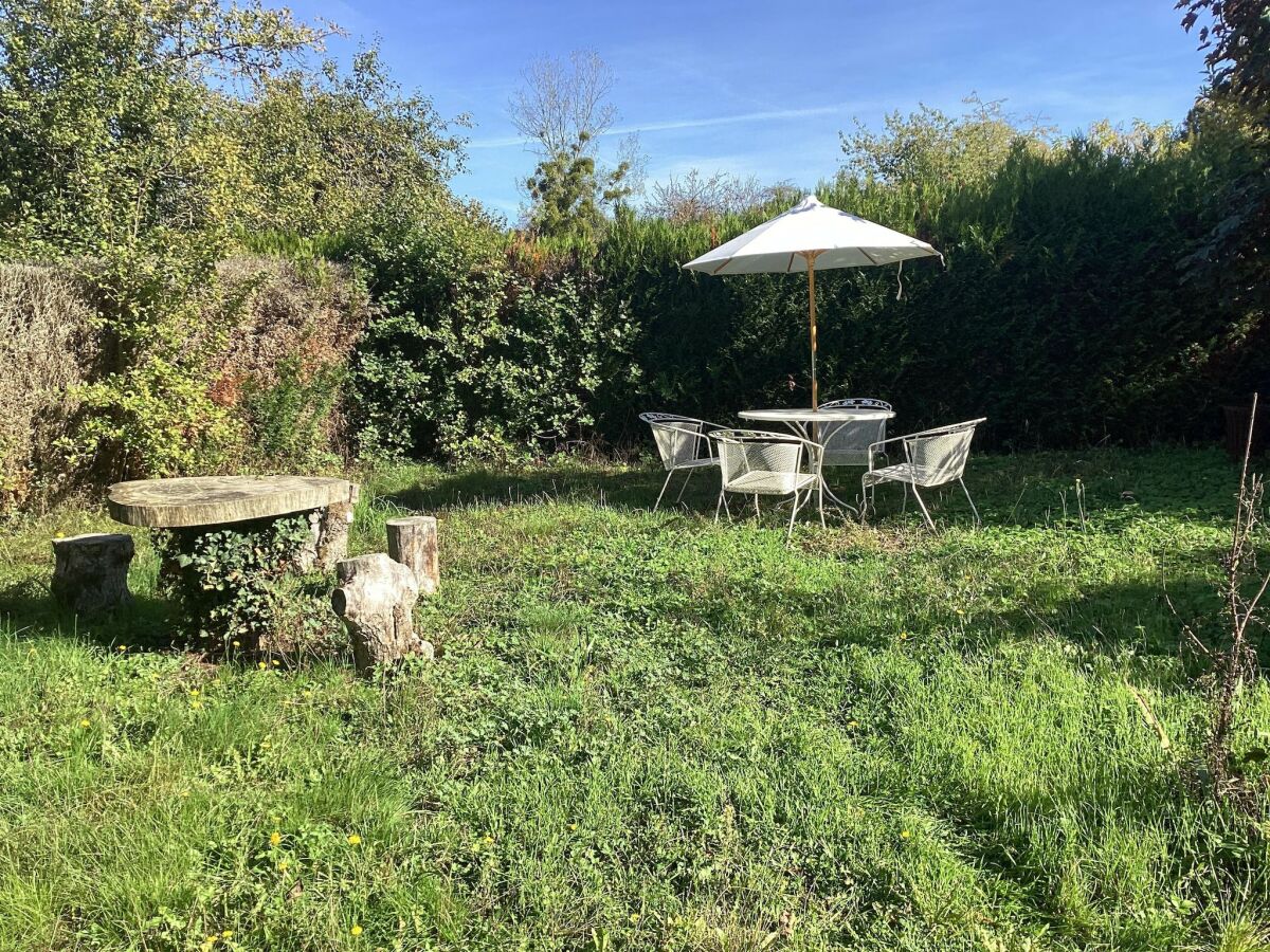 Holiday house Charming Home by River Allier - Outdoor photo 2