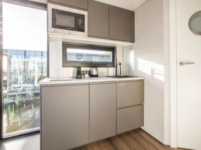 House boat Beautiful houseboat  with shared pool - Features photo 7