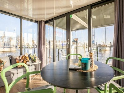 House boat Beautiful houseboat  with shared pool - Features photo 12