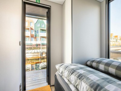 House boat Beautiful houseboat  with shared pool - Features photo 17