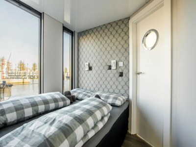 House boat Beautiful houseboat  with shared pool - Features photo 20