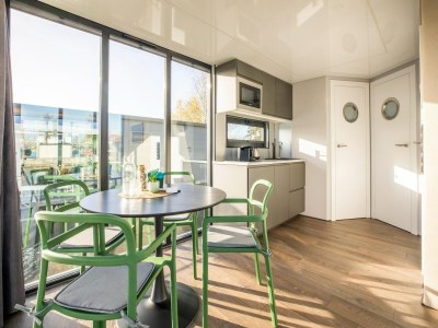 House boat Beautiful houseboat  with shared pool - Features photo 22