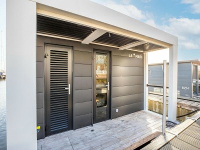 House boat Beautiful houseboat  with shared pool - Features photo 23