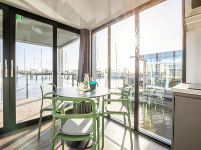 House boat Beautiful houseboat  with shared pool - Features photo 24