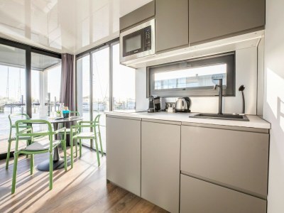 House boat Beautiful houseboat  with shared pool - Features photo 25