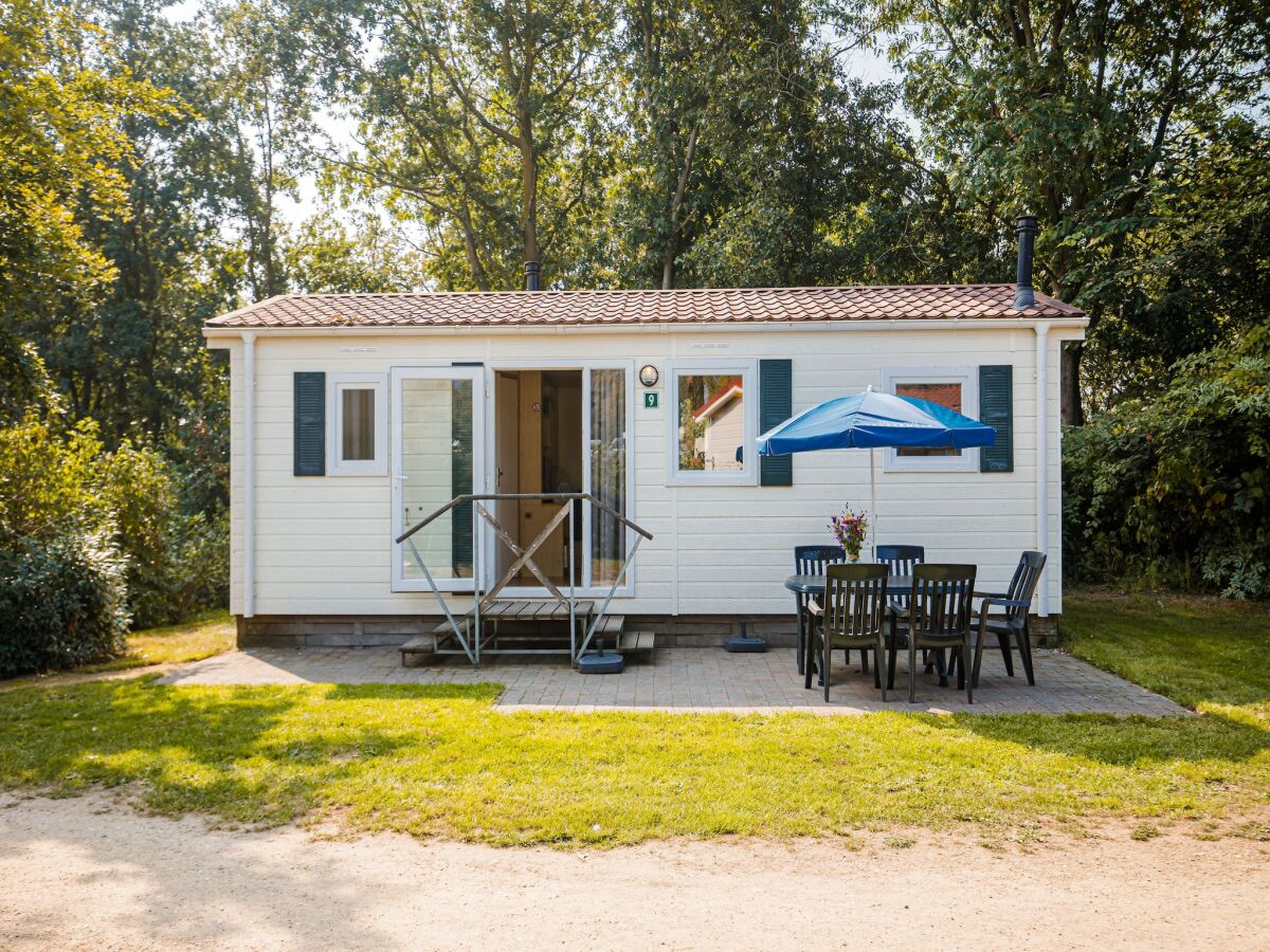 Holiday park Chalet by the Water in Leukermeer - Outdoor photo 4