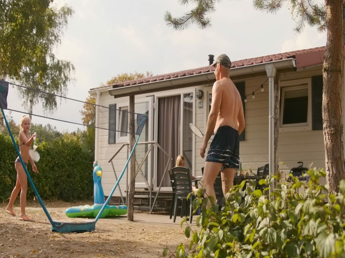 Holiday park Chalet in Leukermeer by the Waterside - Outdoor photo 5