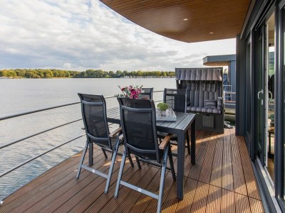 Holiday park Houseboat in Netherlands near Holiday Park - Outdoor photo 2