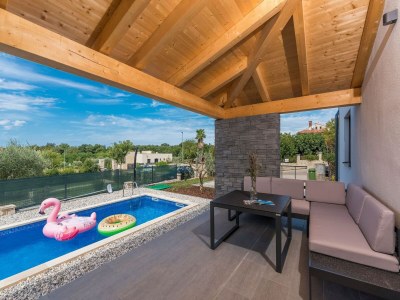 Holiday house Villa in Novigrad mit Pool und Strandnähe - Outdoor photo 2