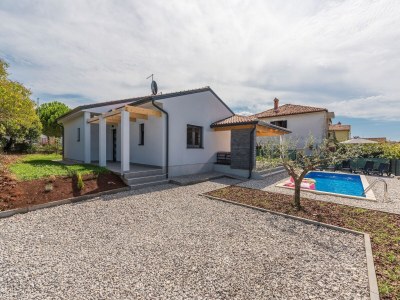 Holiday house Villa in Novigrad mit Pool und Strandnähe - Outdoor photo 8
