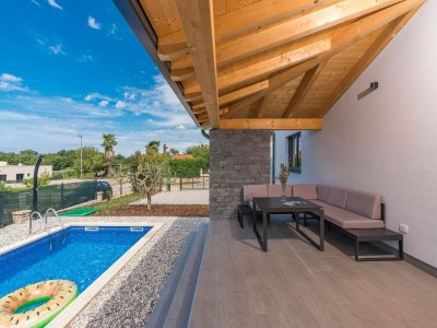 Holiday house Villa in Novigrad mit Pool und Strandnähe - Outdoor photo 9