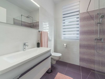 Holiday house Villa in Novigrad mit Pool und Strandnähe - Features photo 11