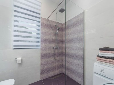 Holiday house Villa in Novigrad mit Pool und Strandnähe - Features photo 12